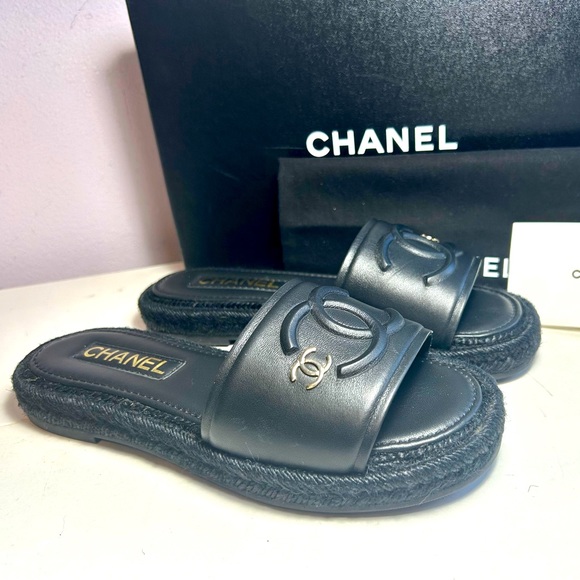 NEW CHANEL 23C CC LOGO MULE SANDALS BLACK LAMBSKIN SZ 38 - Picture 2 of 16